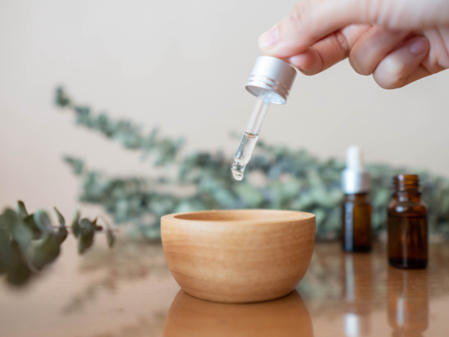 タマヌオイルの使い方　アロマテラピー用オイルと混ぜて使う