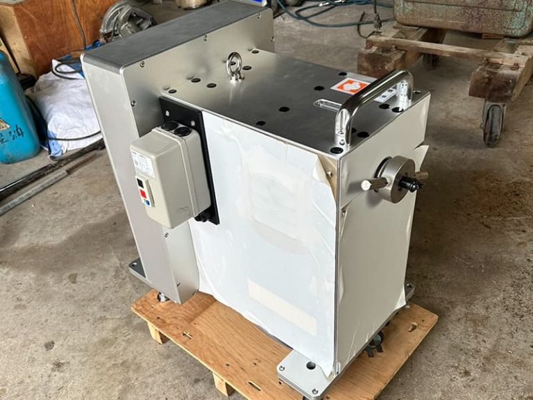 ヤラブの実殻割機を沖縄黒島に導入しました！